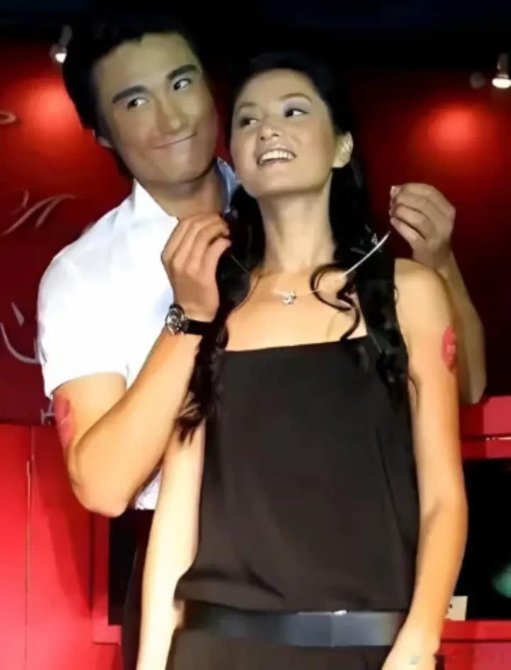 有一次，在飞机上，胡兵向瞿颖表白：其实我挺喜欢你的，有好几次我都想跟你说。瞿颖听