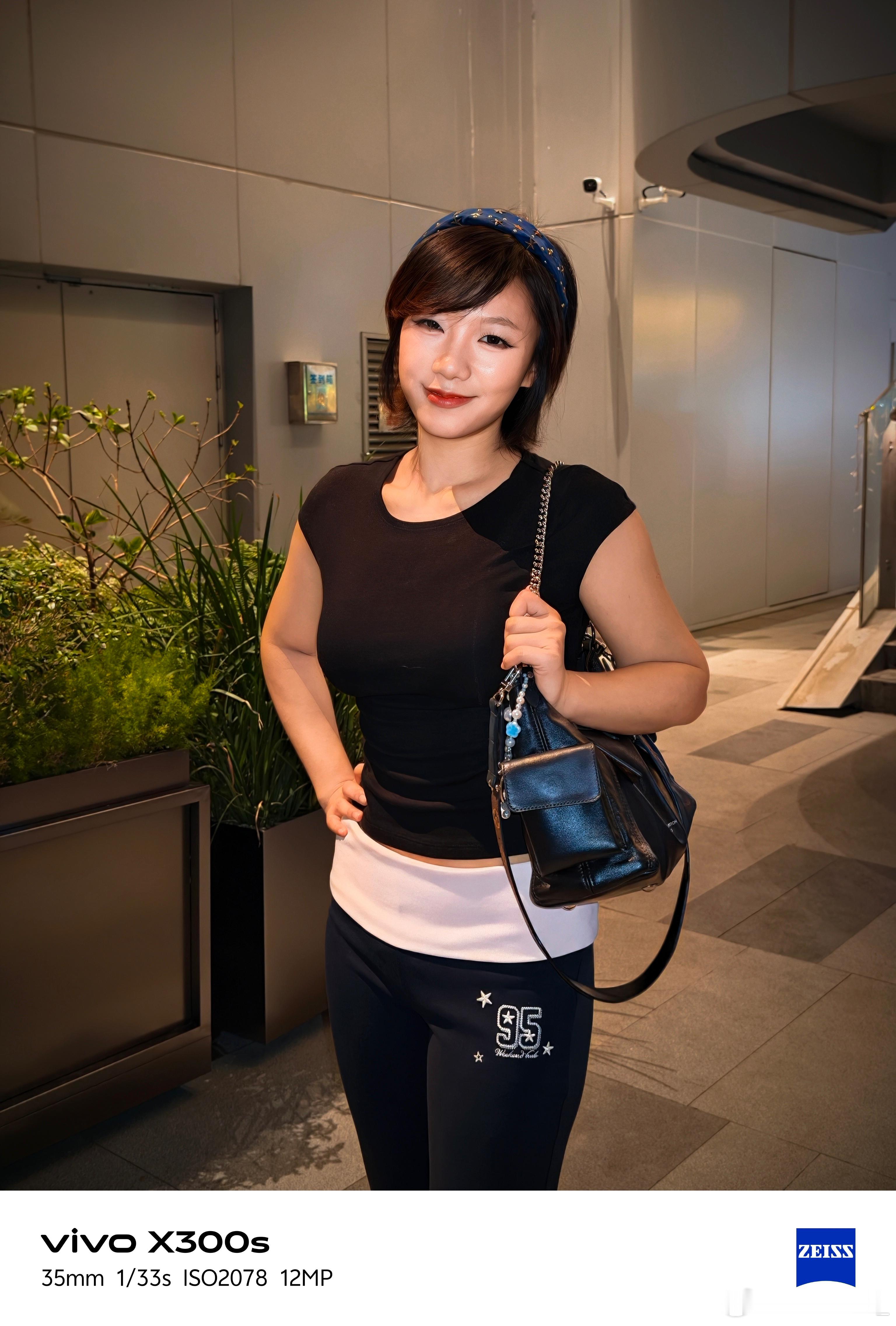 vivo X300s超能小V单 新手机，新发型，新照片