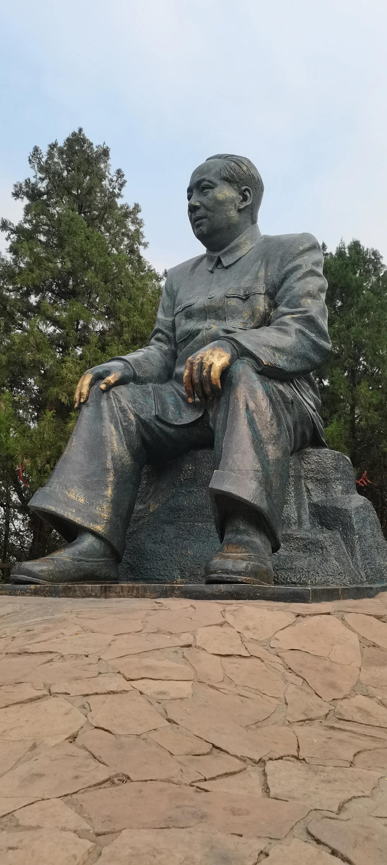 来到伟人视察黄河
坐过的地方沾沾福气！
您知道伟人当时在这里
都说了什么话吗？