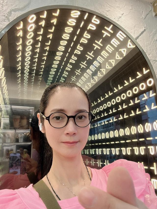 昔日艳星，现年54岁的郑艳丽淡出多年，近年她的身体状况不佳，她于2020年罹患厌
