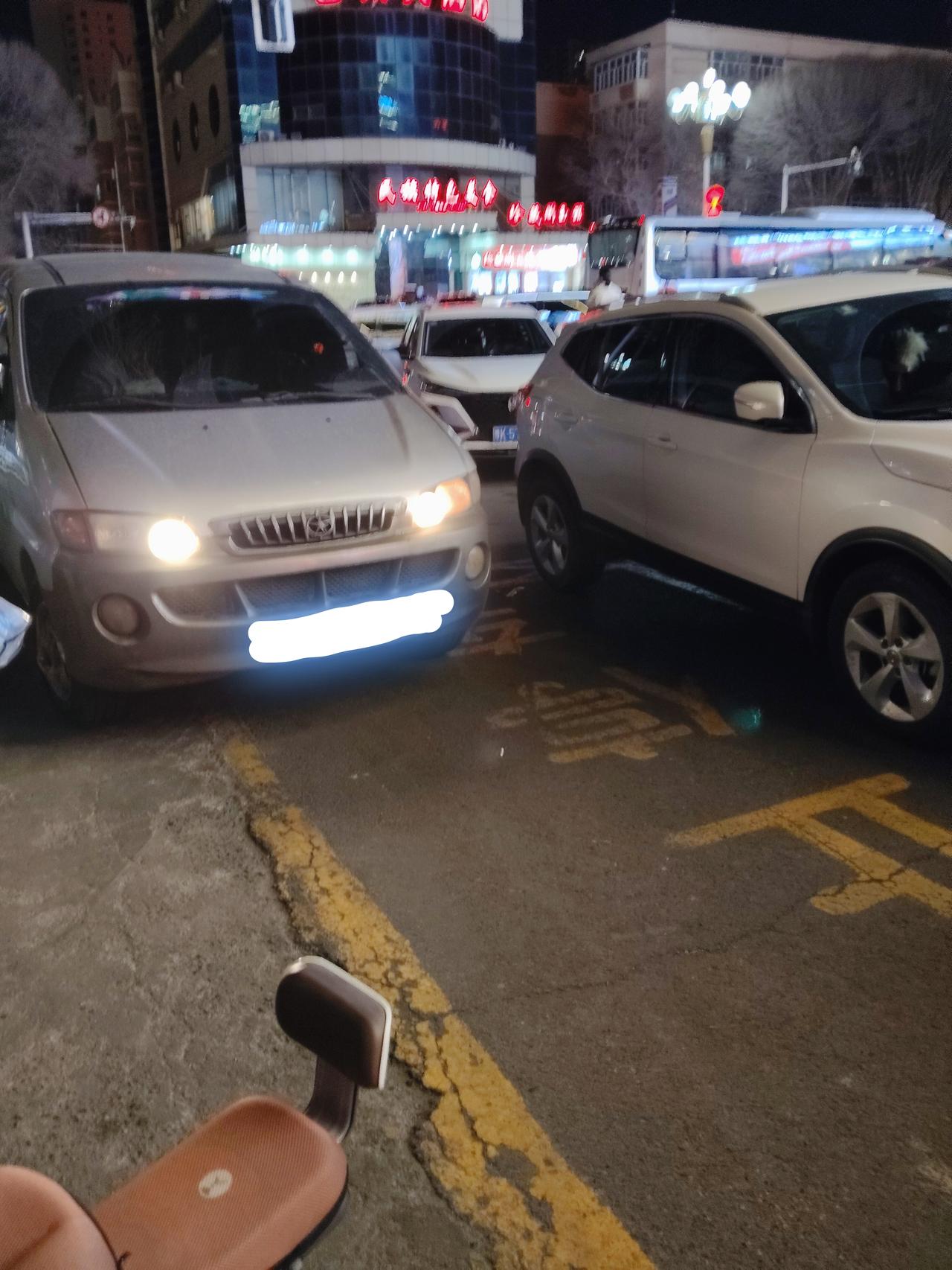 忍无可忍！为省几块钱，他们把小区消防通道堵成“死胡同”
 我们平时真不爱举报谁，