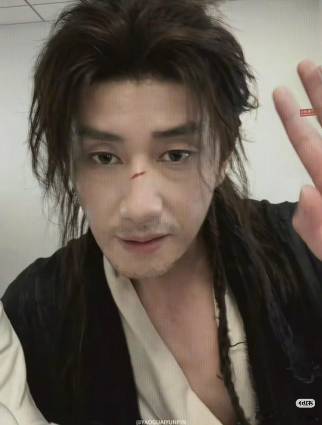 赵露思爸爸古装扮相很不错哦，是个帅大叔，建议89413老叔的业务都给他。 