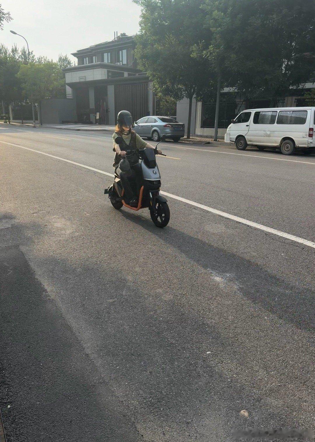 都给我闪开～十迈选手出动了🛵 