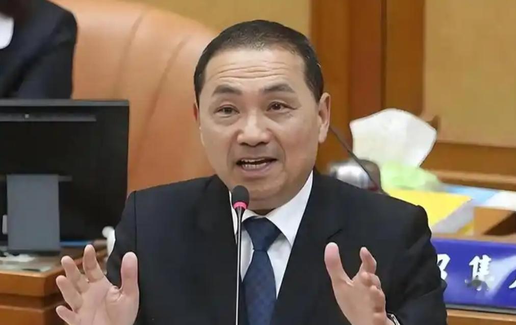 就在刚刚，

新北市长侯友宜发表声明，

柯文哲 17 日夜市扫街遭喷辣椒水案真