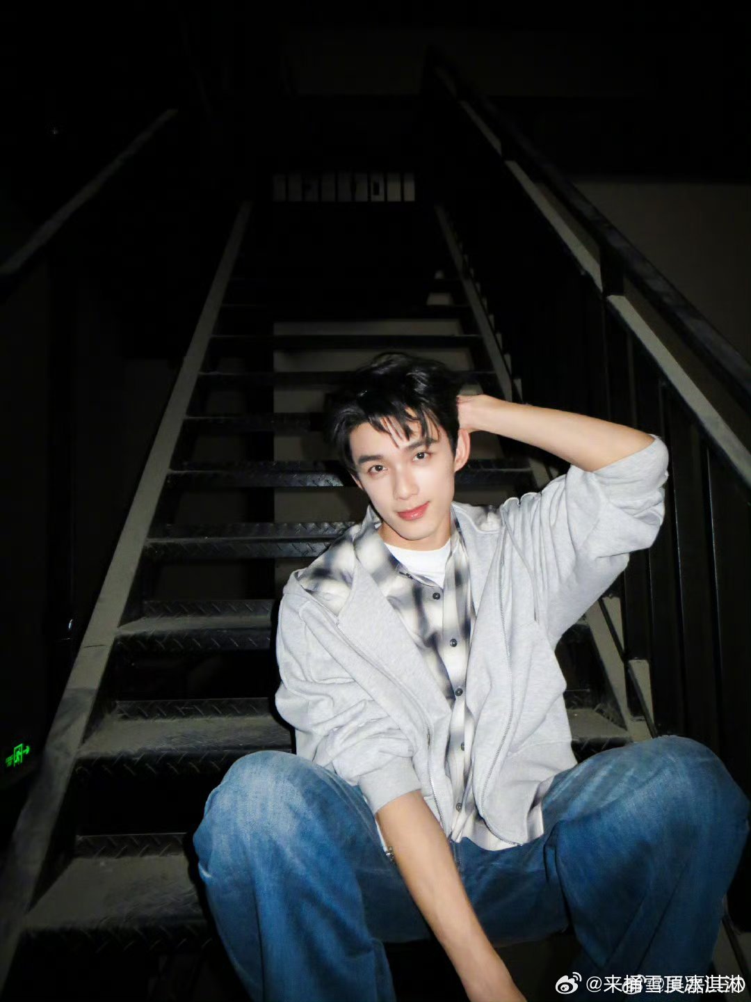 吴磊听到顾家好男人的反应 吴磊听到夸奖立马自豪，全身都在说没错是我，这反应太真实