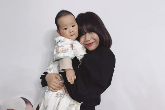 长的像妈妈吗？