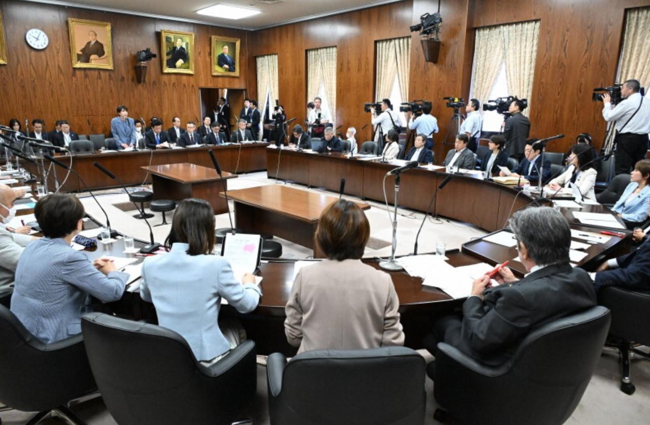 【随着参议院全体会议通过《国家情报会议设置法》，日本开始正式探讨出台《防止间谍法