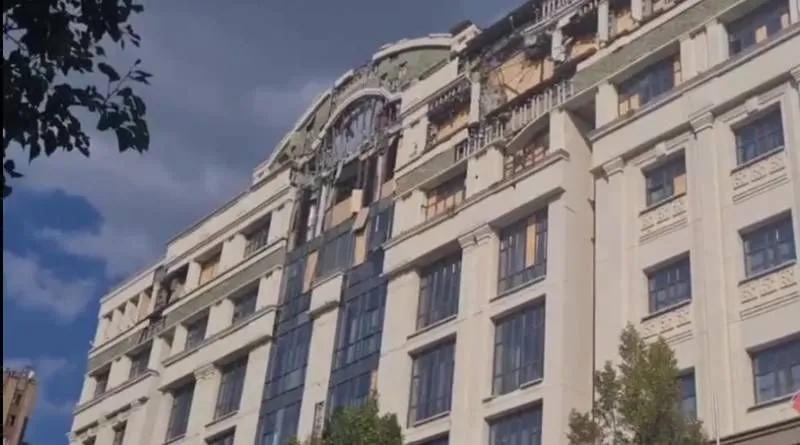 乌克兰军队使用火箭炮袭击了DPR领导人的行政大楼 9月18日，基辅再次发动袭击，