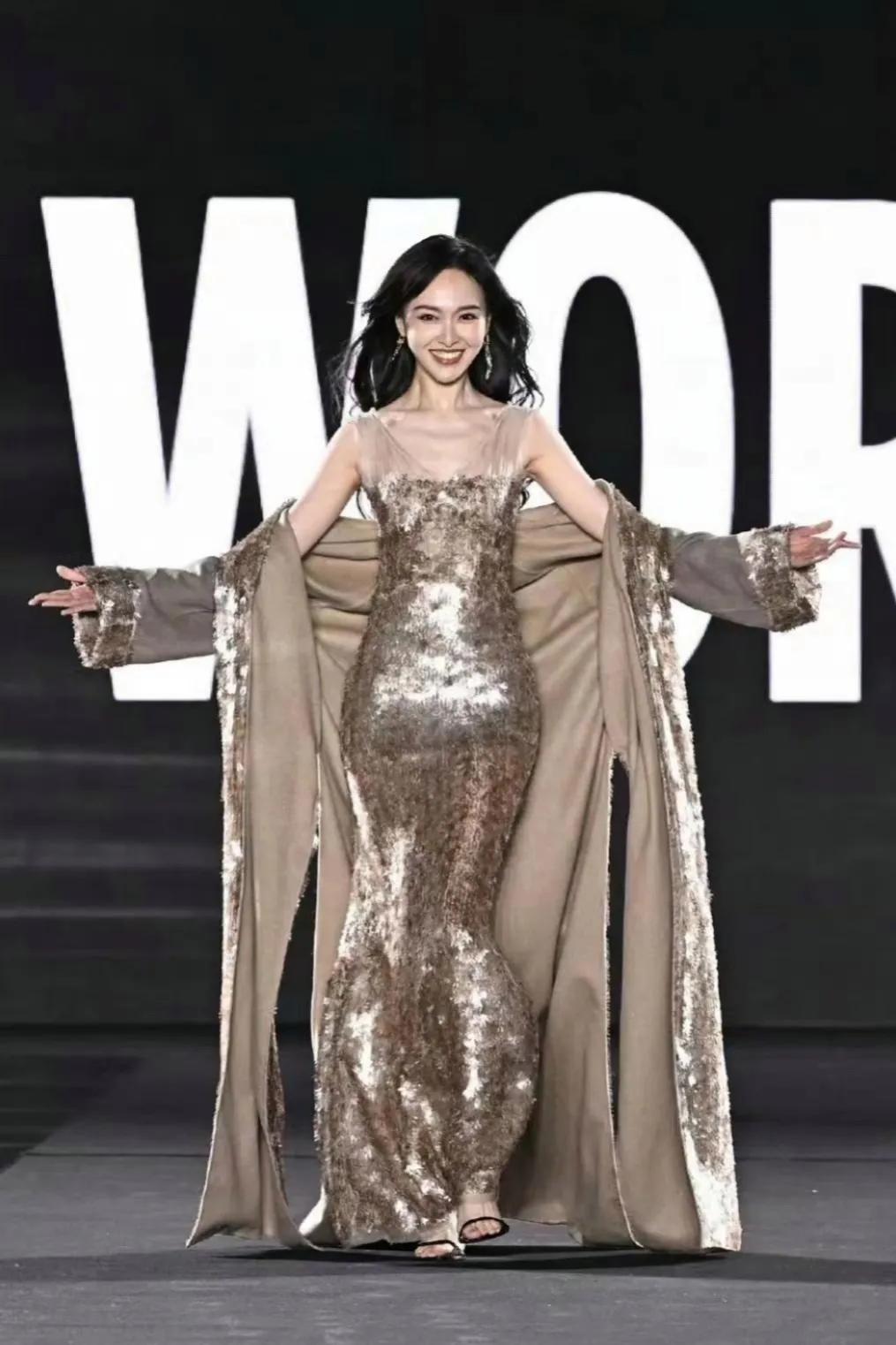 不知道你们怎么想，但我觉得唐嫣是杨幂、刘亦菲中最漂亮的那一个！以前觉得刘亦菲最美