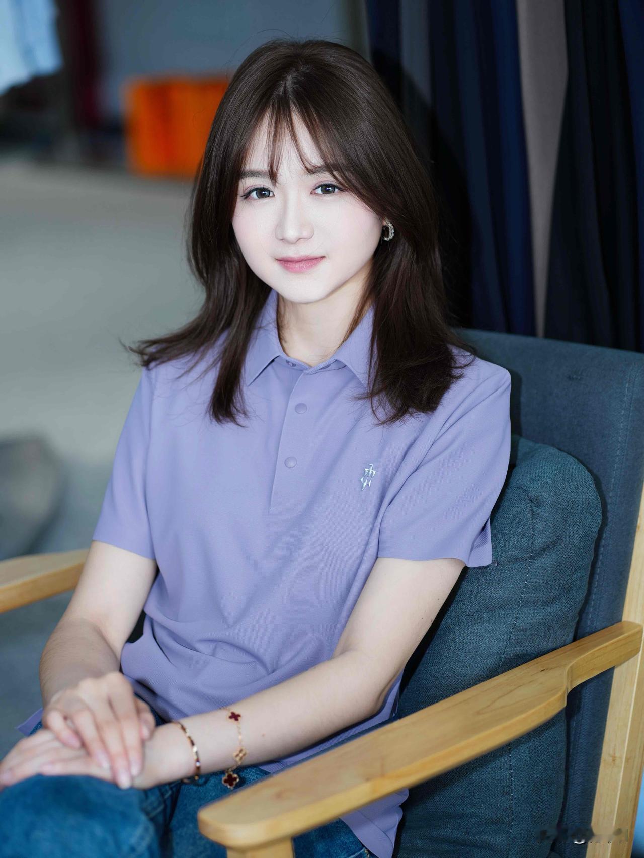 昨天的商务谈判输在她手里了，后生可畏！