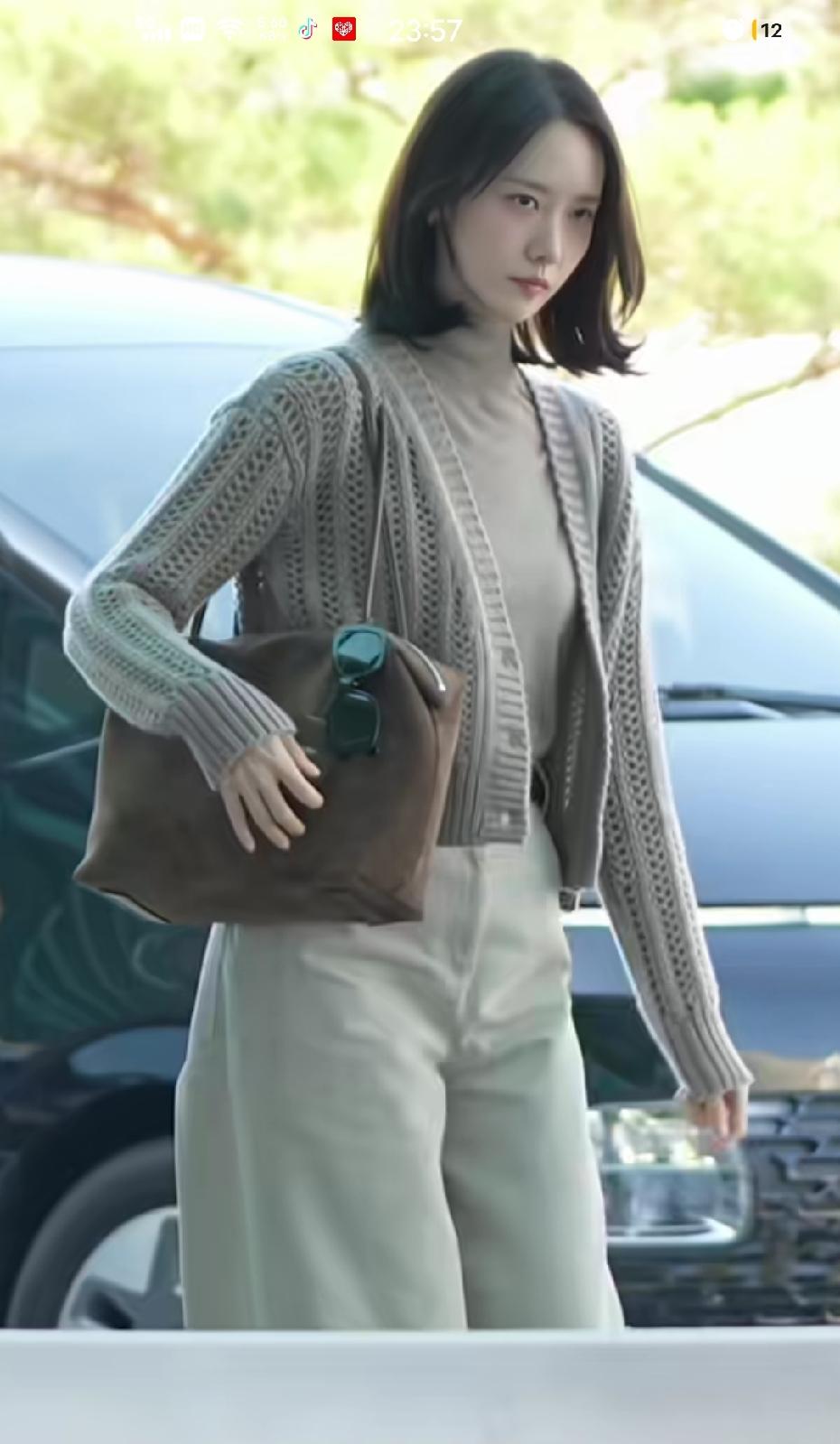 🧚🏻‍♂️:不得不说，韩国人穿着方面看着很舒服！大气！从不花花绿绿
是懂得服