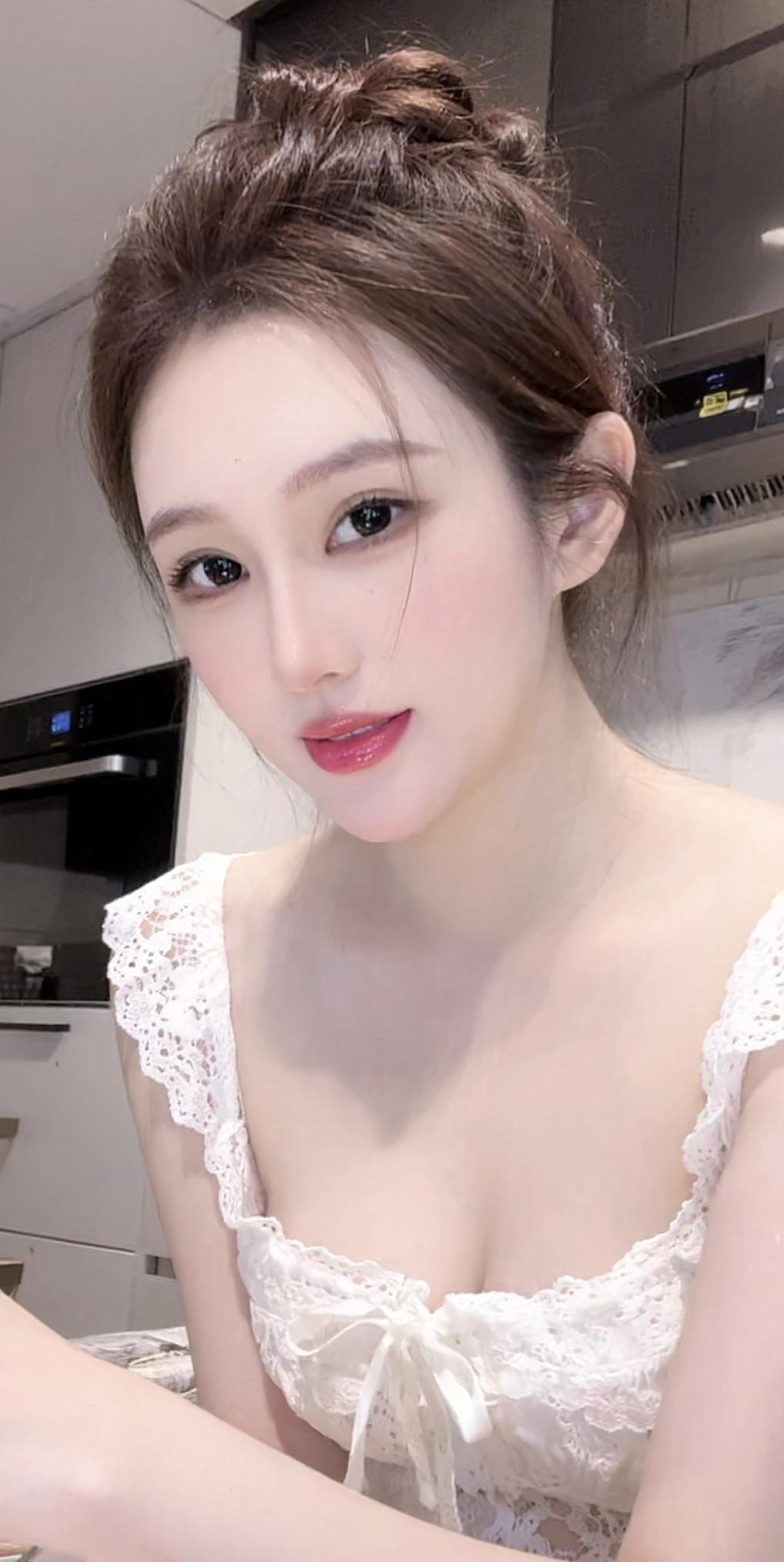 世界上只有两种人值得深交，一种是真诚的人，一种是善良的人！除了真诚，不接受任何人