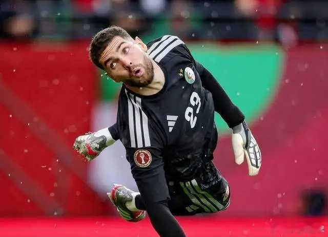 齐达内见证！27岁儿子立功：2场零封 提前出线 创29年纪录北京时间12月29日