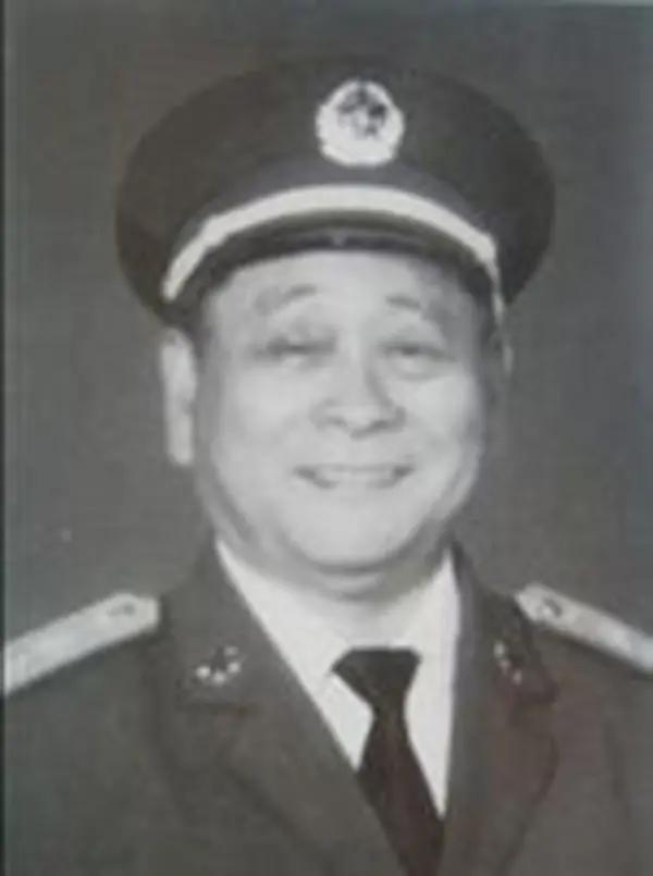 宋双来，男，汉族，1926年4月生，河北武强人，1941年6月加入中国共产党，1