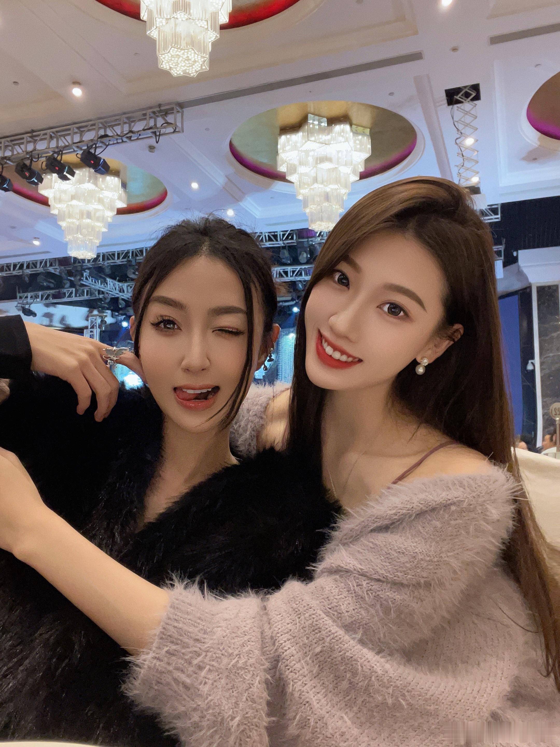 记录这两天的快乐[兔子]我敏姐尊嘟太美了 还在婚礼现场见到好多朋友开心鼠了[女孩