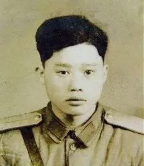 1951年1月28日，志愿军战士潘天炎因为生理需要去附近的草丛解决，却意外发现阵