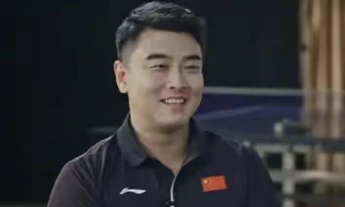 王皓心里非常高兴。这种高兴不仅来源于林诗栋3-0战胜林昀儒，顺利晋级四强，更因为