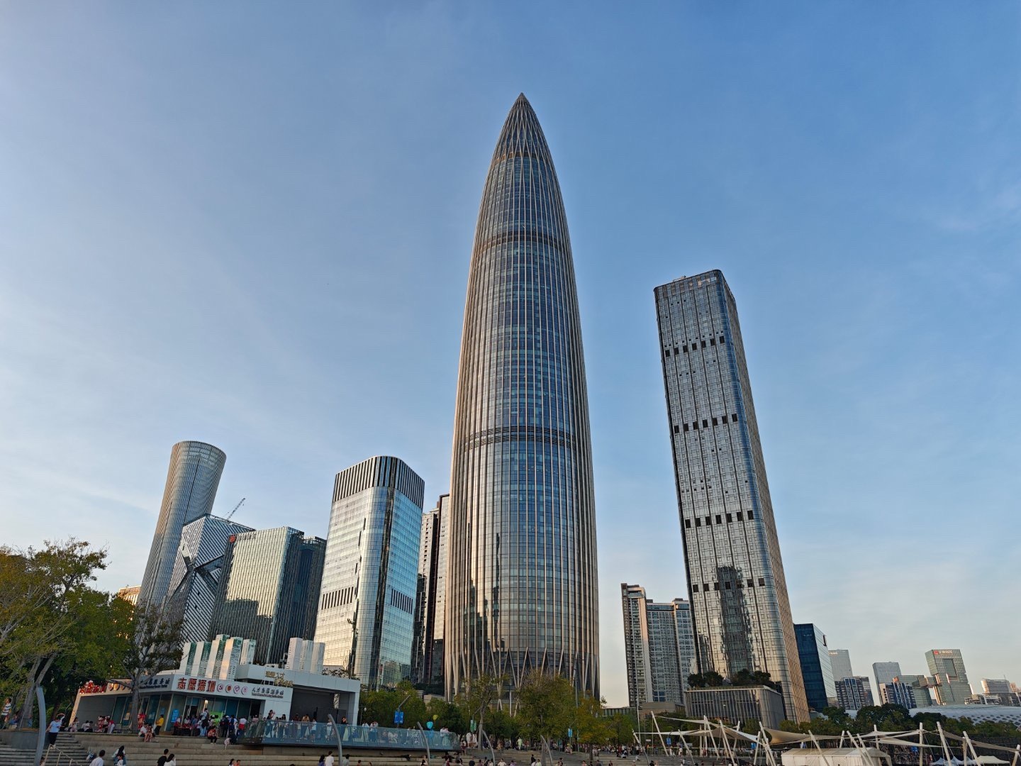 现在事，现在心，随缘即可。未来事，未来心，何须劳心。 