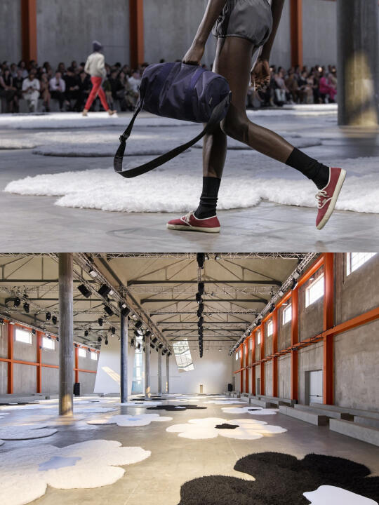 地毯成了T台的“口红“？Prada这场秀好会玩