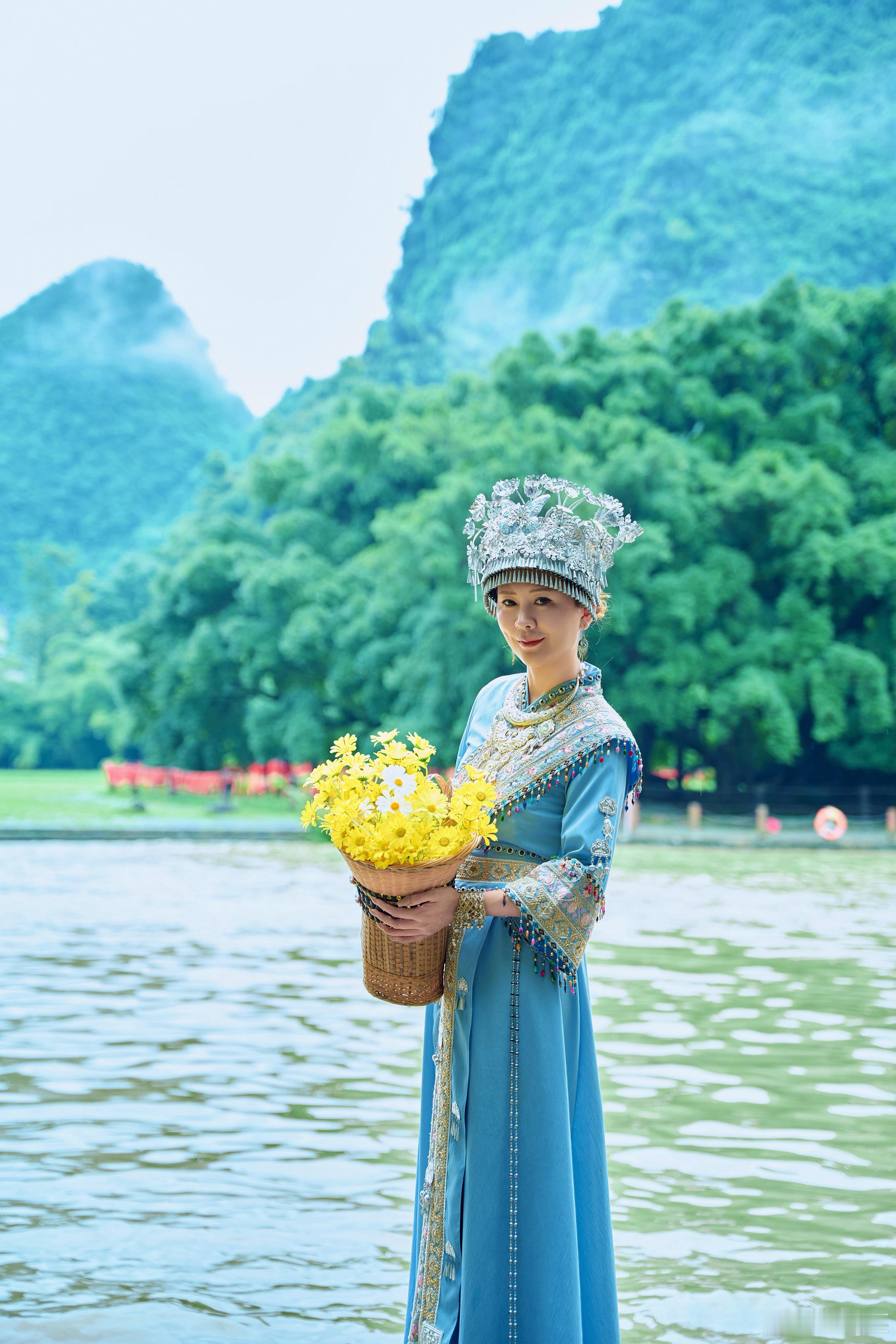 Guilin•阳朔🎋“头戴银饰，环佩叮当”阳朔山水人像摄影 桂林·阳朔
