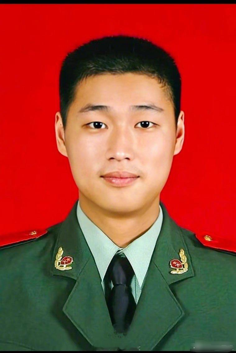 潘志毅烈士，在一次消防救援任务中因救战友而光荣牺牲，年仅20岁！ ​​​