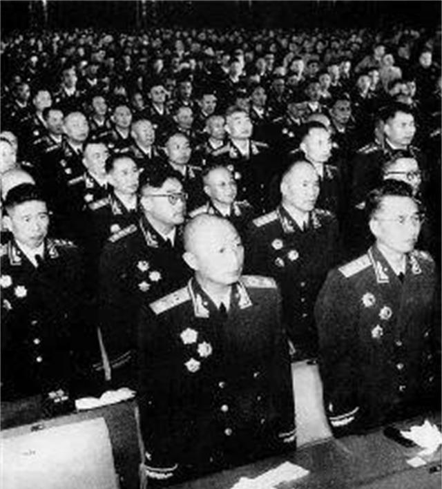 1955年“授衔仪式“后，彭德怀直奔毛主席处，一进门就急切地说：“这个元帅我当不