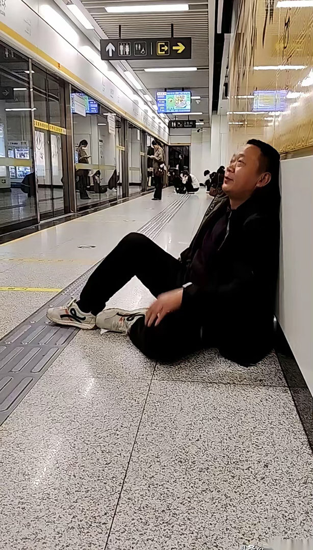 46岁，借网贷去炒股票，把房子和存款全折腾没了。盘子里的股票账号如今只剩下15个
