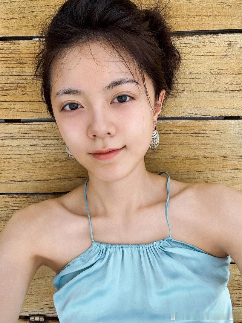 人怎么可以争气成这样 赵今麦的live图简直是颜值暴击！不刻意摆弄姿势，就那么随