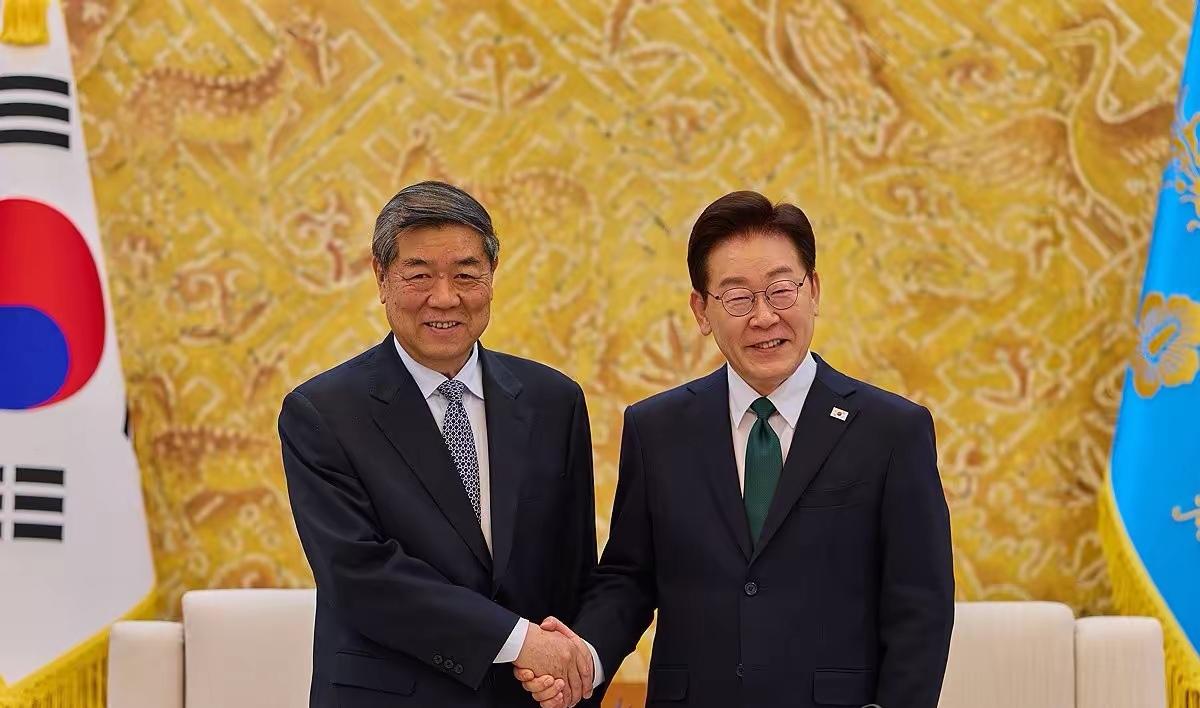 韩国高规格迎接中方代表团，李在明很聪明，很智慧，也很务实，真是个好总统。

5月