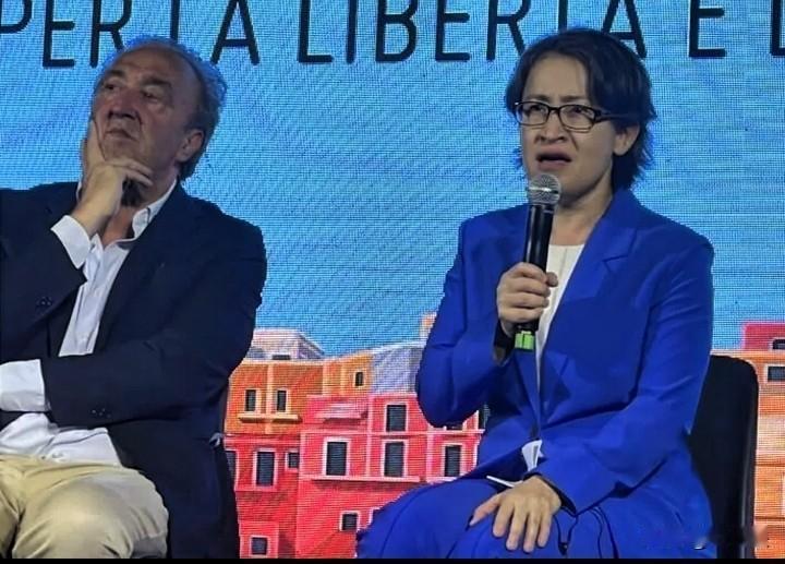 自嗨的“外交”，
9月13日外媒刚曝出来，萧美琴偷偷摸摸跑意大利蹭会，本想装腔作