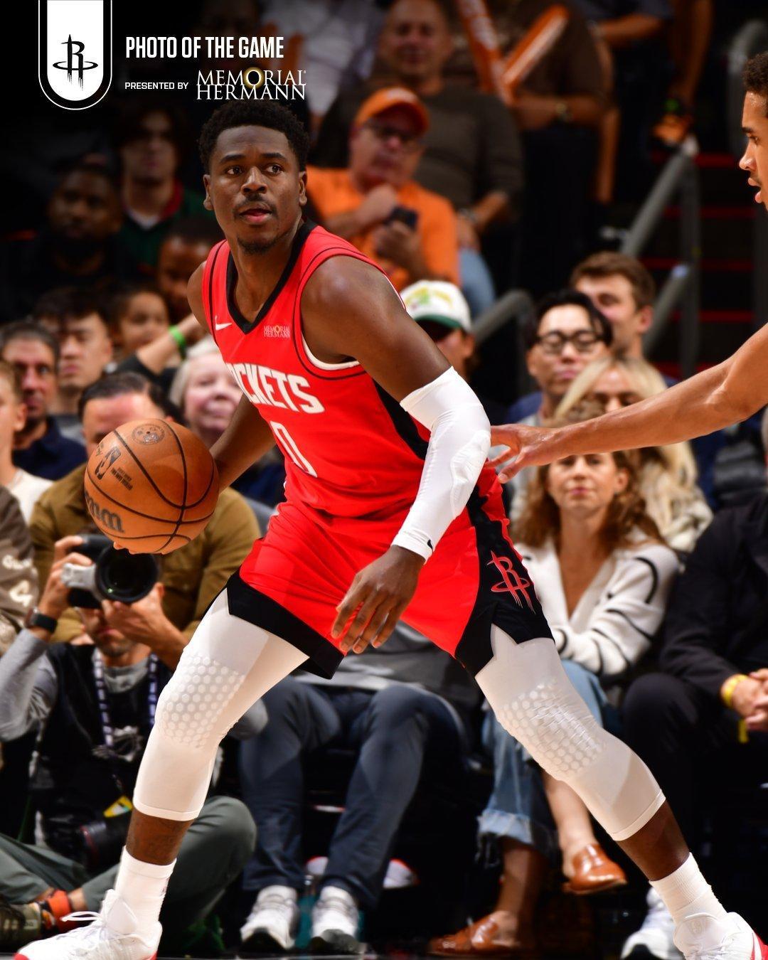 阿隆霍勒迪今天投进6个三分，追平其生涯三分球命中最高纪录！