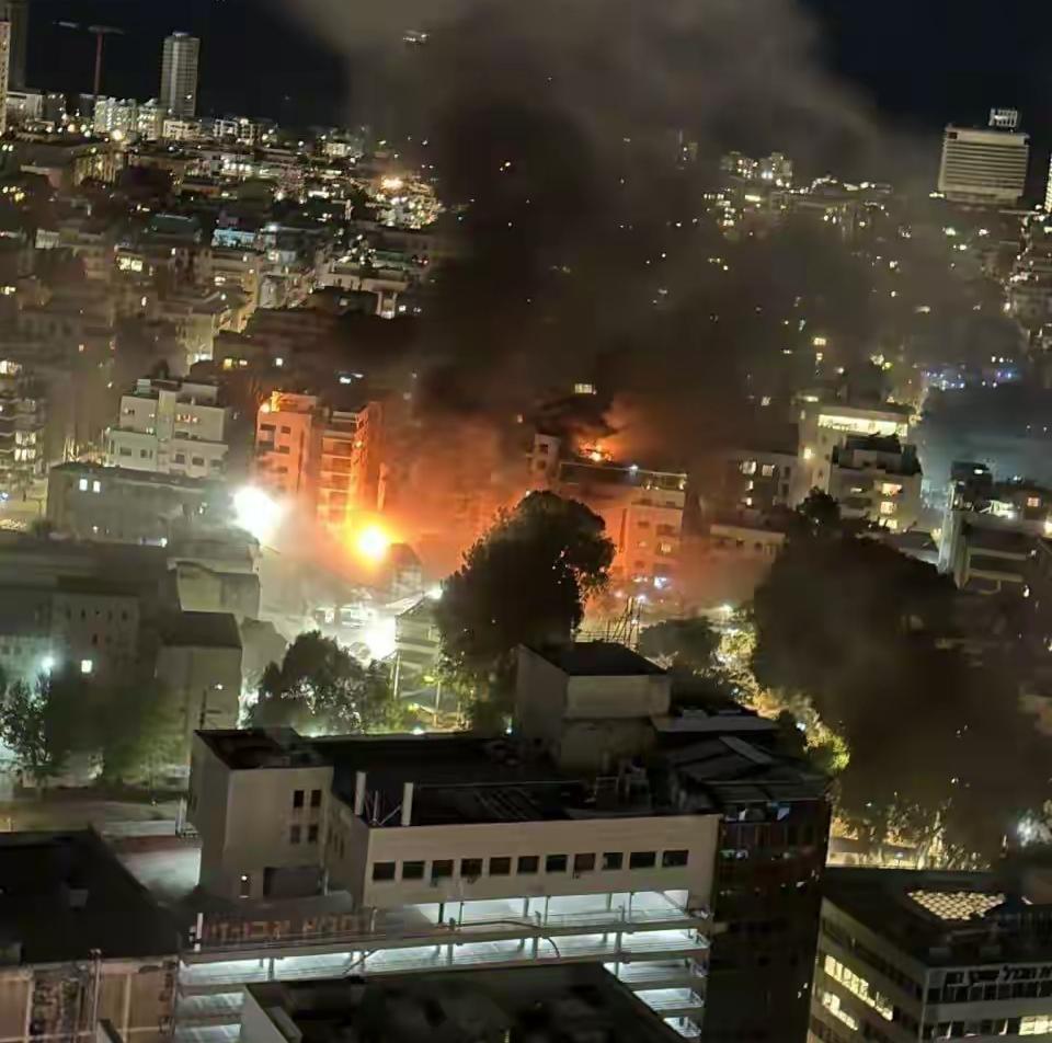 我觉得伊朗可以扛住美国的军事打击，美国他不就是搞点袭击，搞点偷袭比较厉害嘛。
