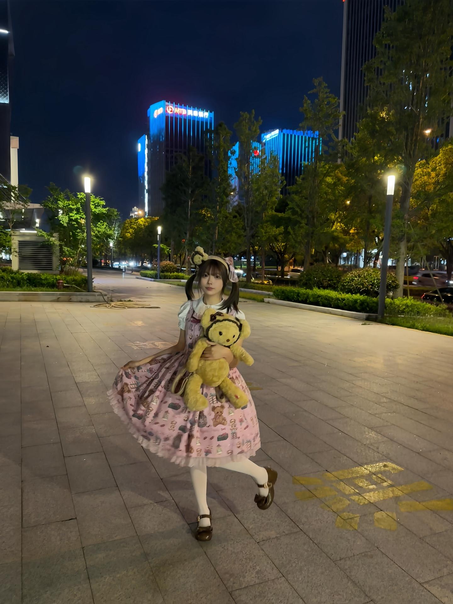 我需要很多很多爱（没有说钱不要的意思）