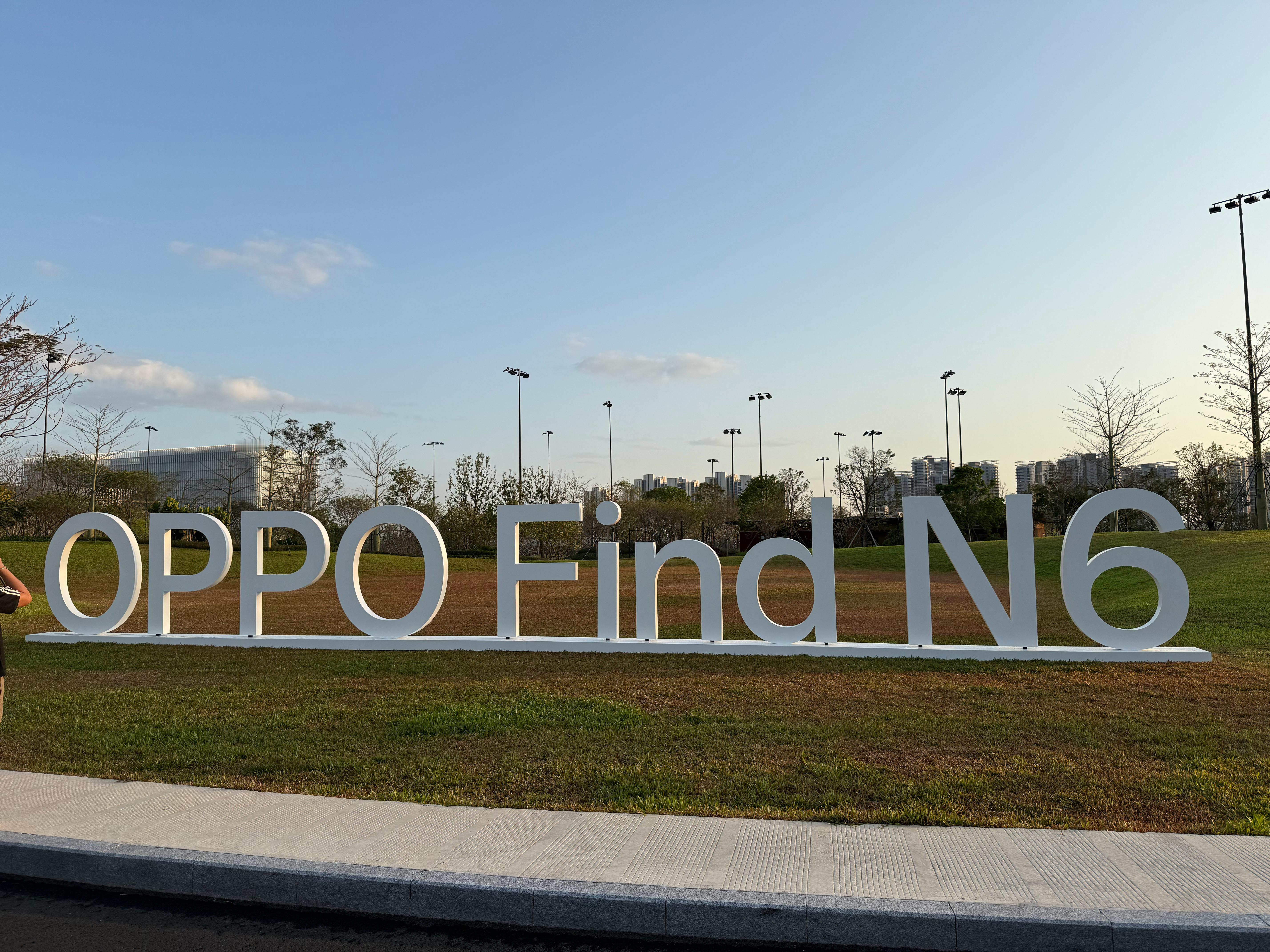 今天来看看OPPO Find N6看看是不是真的没有折痕来猜个起售价吧。第一个猜