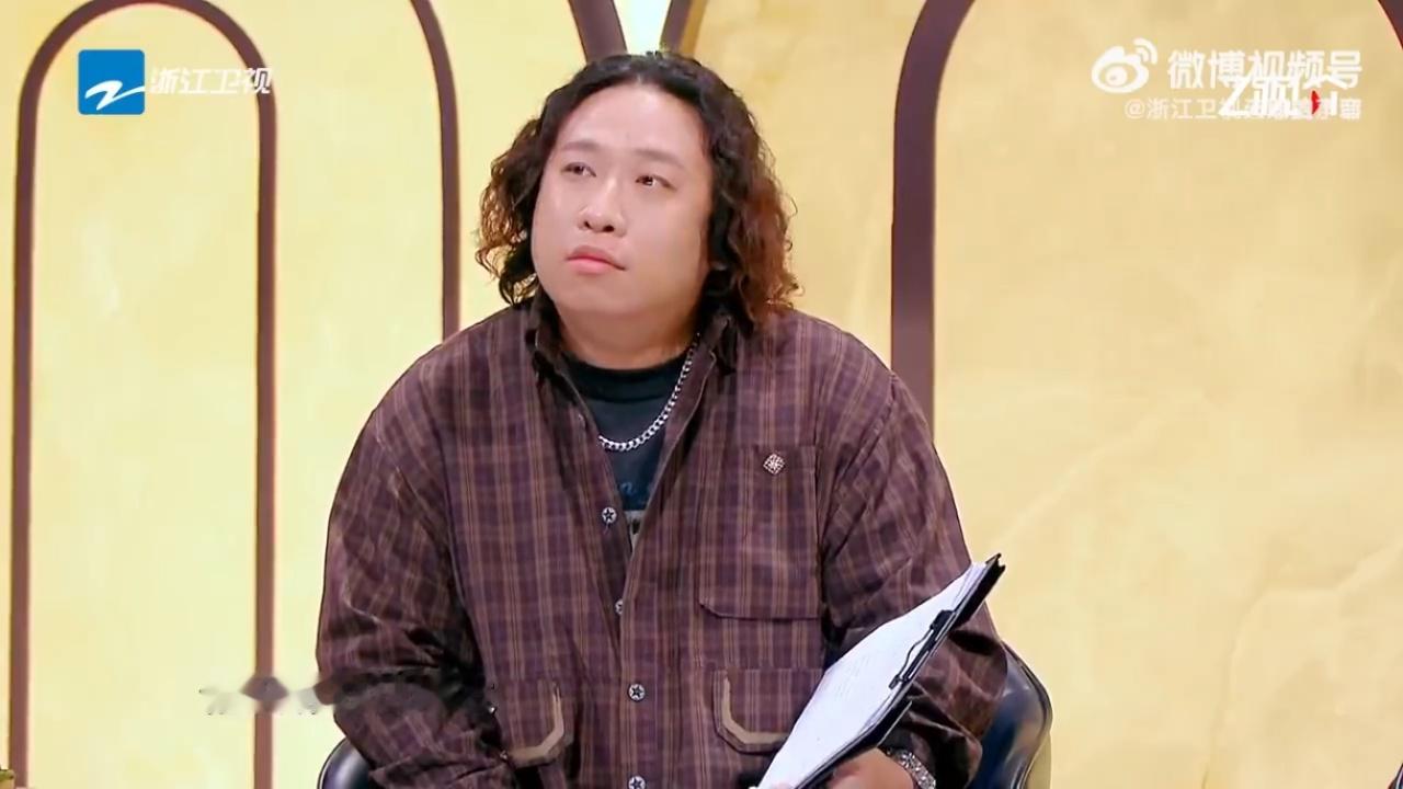 乐评人为黄子弘凡吵起来了天赐的声音7舞台之外看点十足！针对黄子弘凡在《笼》当中的