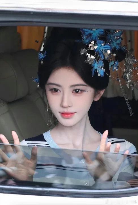 鞠婧祎蓝色蝴蝶发簪美哭了！鞠婧祎新妆造给我惊艳住了！鞠婧祎奸妃造型路透蓝色蝴蝶发