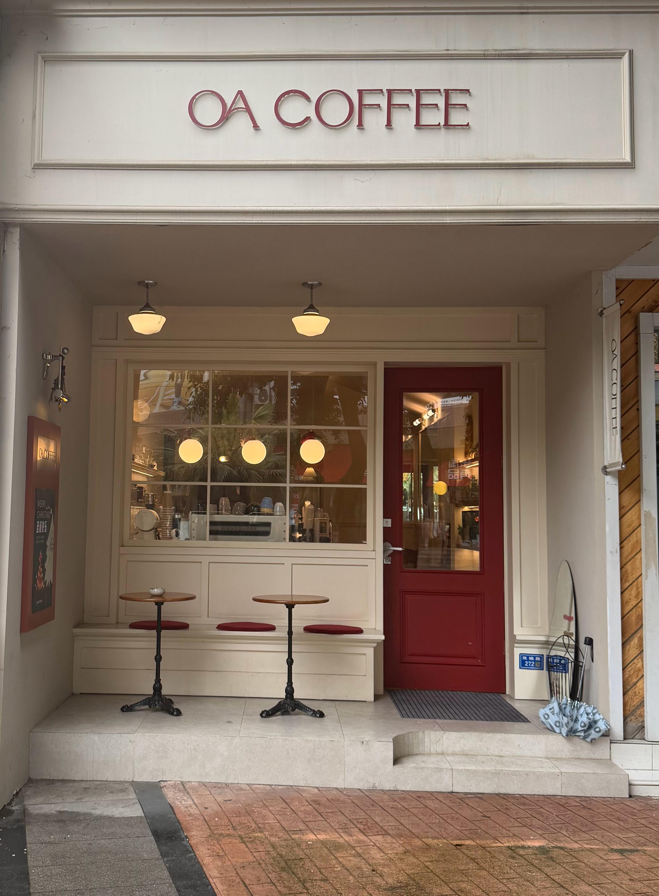 再来喝一杯街边咖啡：苦涩是前奏，温柔是余味。 