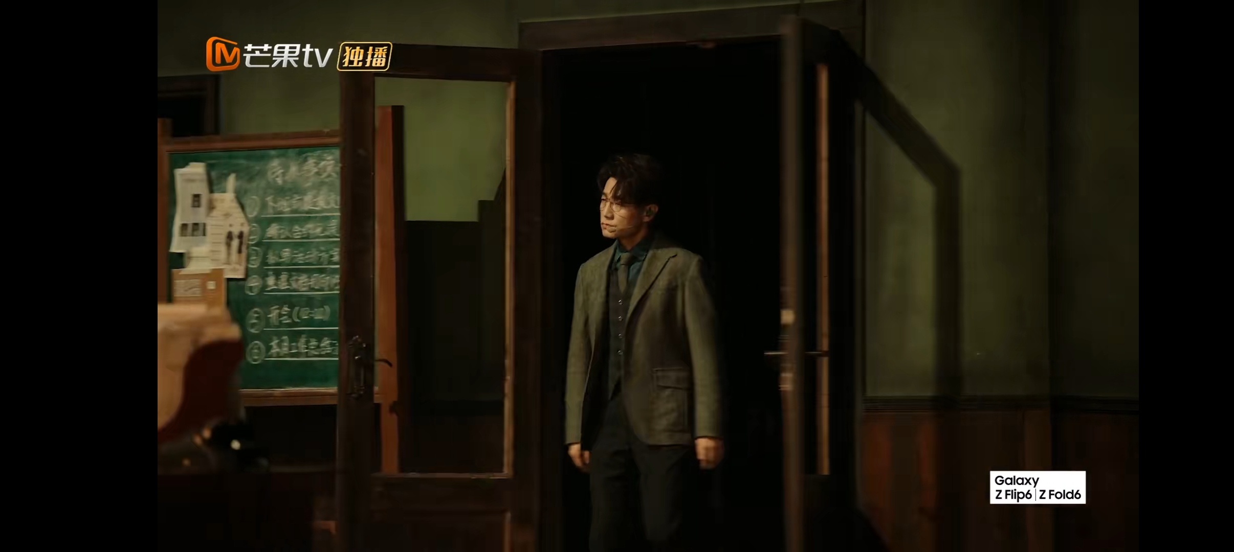 #王铮亮找自己一镜到底开场# 这个开张好有趣，一下看出了年轻人工作压力大需要释放