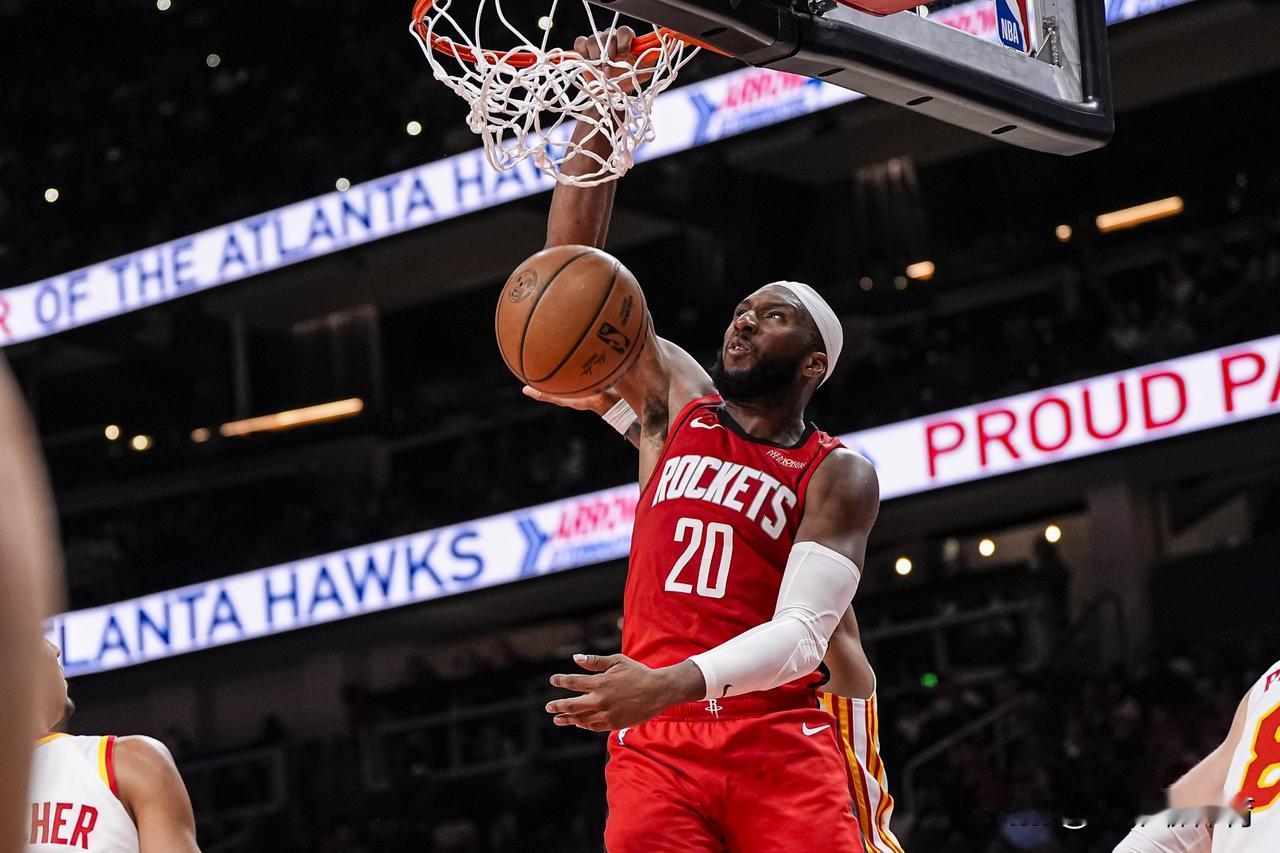 乌杜卡终于不再执迷不悟了！
由于火箭队在新赛季坚持使用五高的首发阵容，导致球队开