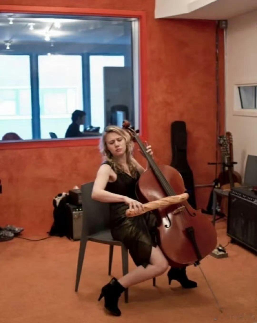 美国同事直接把甜食放桌子上法棍🥖:你在说什么……