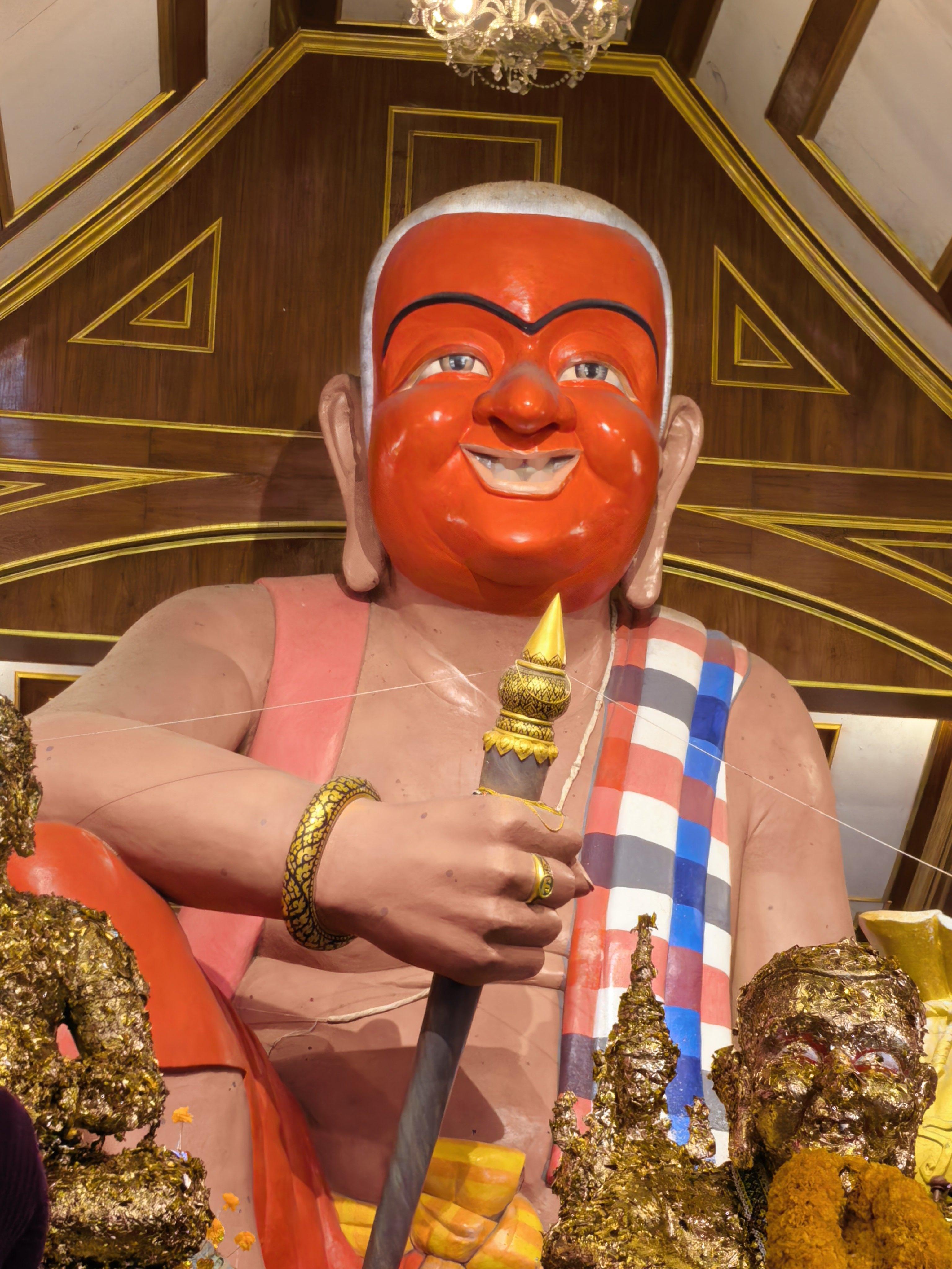 泰国洛坤府Nakhon Si Thammarat的一个寺庙，据说很灵，很多人专程