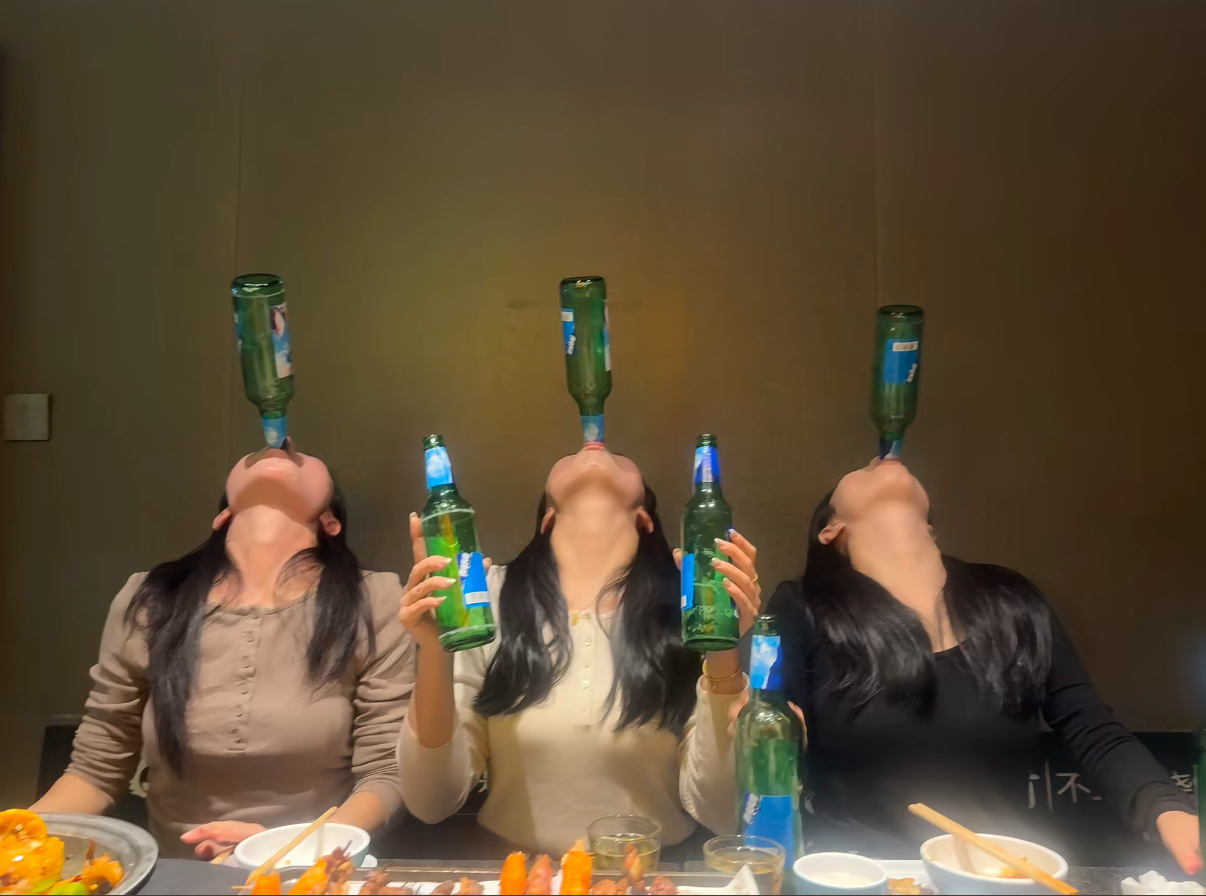 这么喝啤酒啊 ​​​