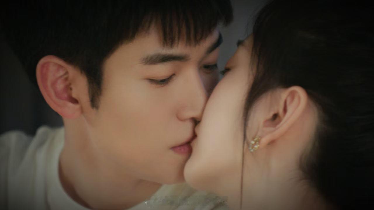 第一次见男主上赶着当替身的 现在的短剧真是越来越离谱了，男主竟然主动要求当替身，