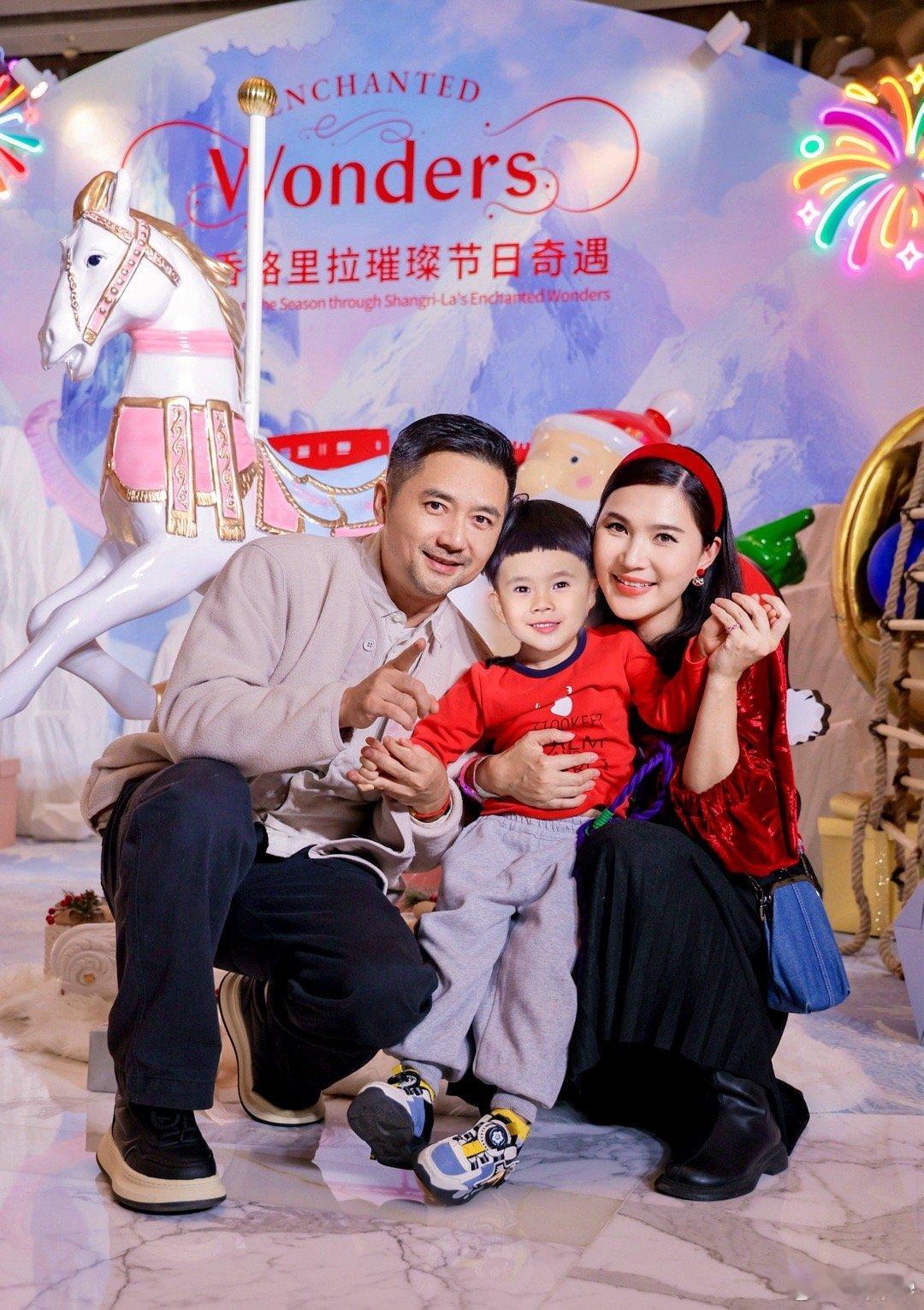 每年最期待的圣诞仪式感，果然还是北京嘉里大酒店给的呀～ 当璀璨的圣诞树亮起灯光，