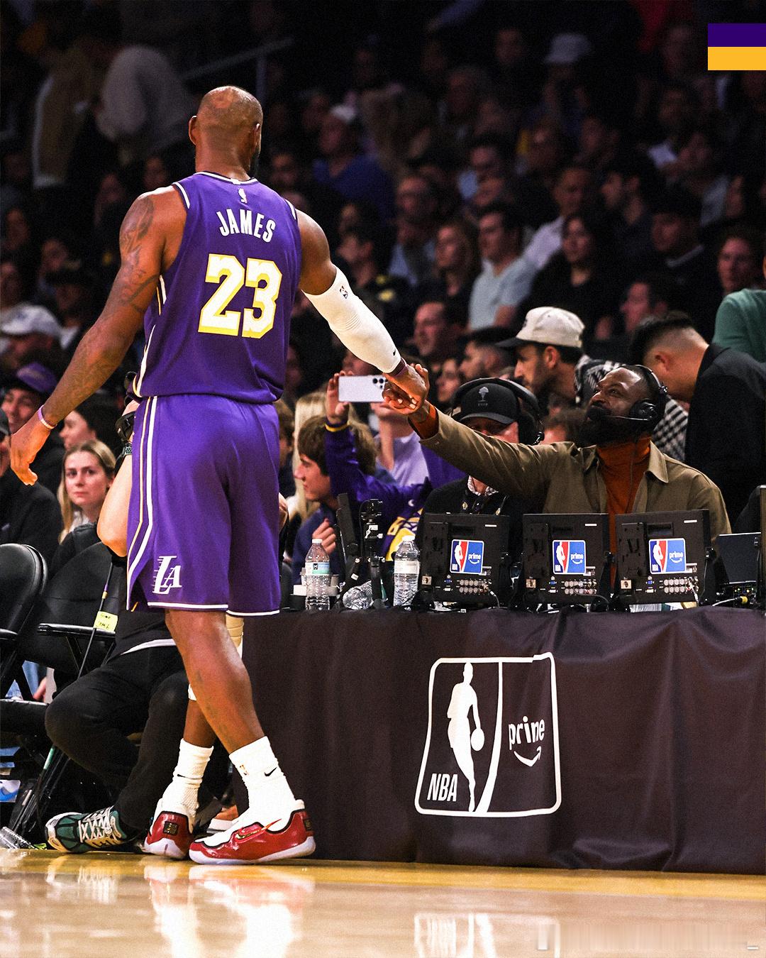 “前前前任都退役六年了，他还在打球🏀”詹姆斯