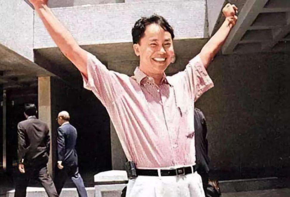 1996年，李嘉诚的儿子李泽钜被世纪悍匪张子强绑架，对方开价要20亿，李嘉诚不慌