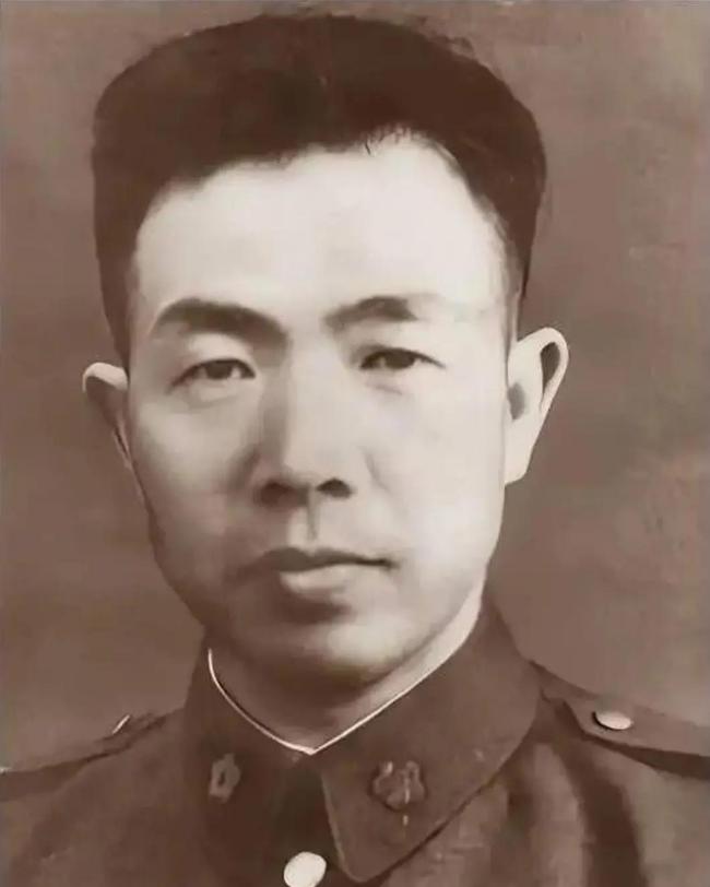 原国民党新七军长李鸿（黄埔5期），在长春投诚后，解甲归田后回湖南老家，1950年