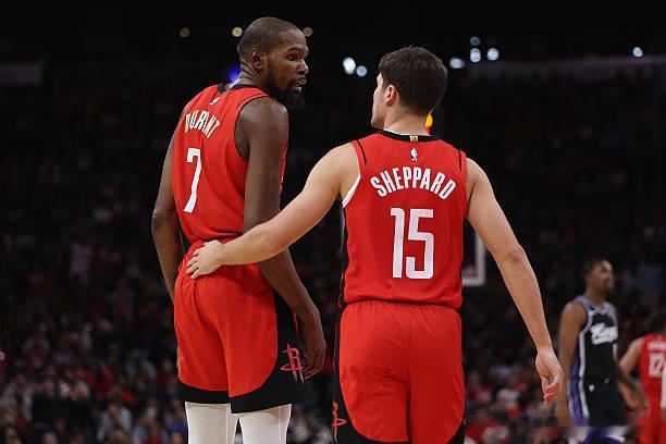 “明天不一定是完美的，但它一定是崭新的——你永远有机会重新定义自己”晚安，火蜜们