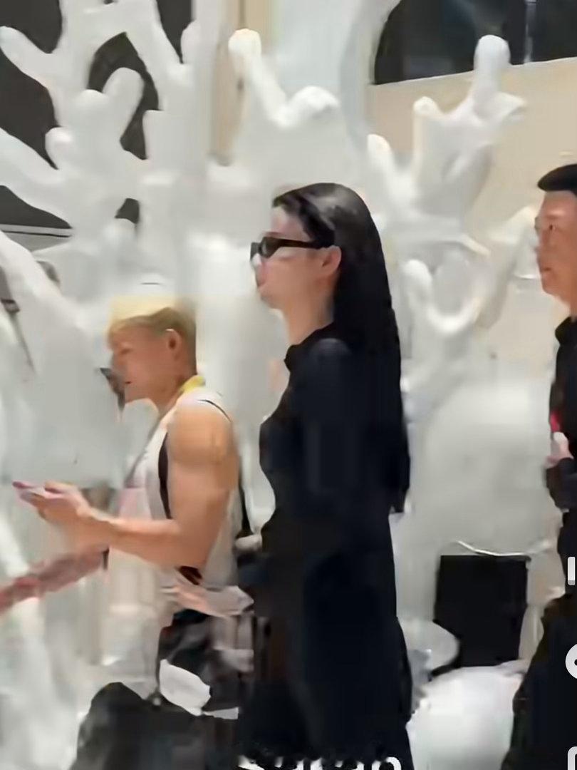 王楚然潜水服造型王楚然现在就出发4潜水服造型 天惹天惹，王楚然潜水服造型绝了啊！