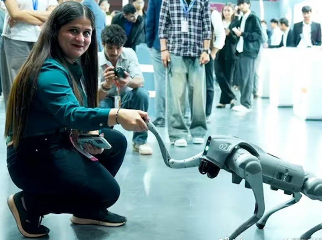 印一大学被曝买宇树机器狗冒充自研印度人工智能（AI）影响力峰会于16日在新德里开